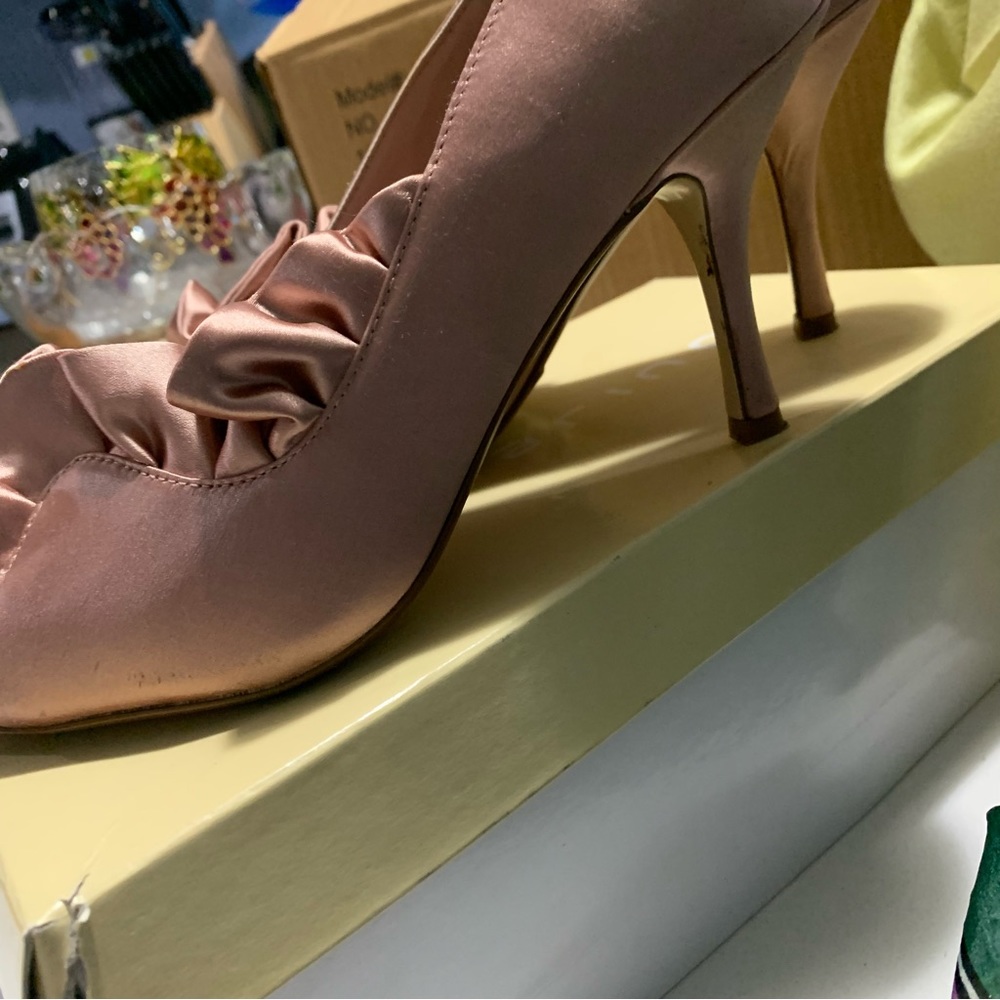 Satin Pink Nude 8.5 opentoed Pumps - Picture 7 of 16